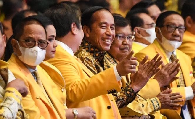 rumor_jokowi_akan_bergabung_golkar_menunggu_sikap_pdip