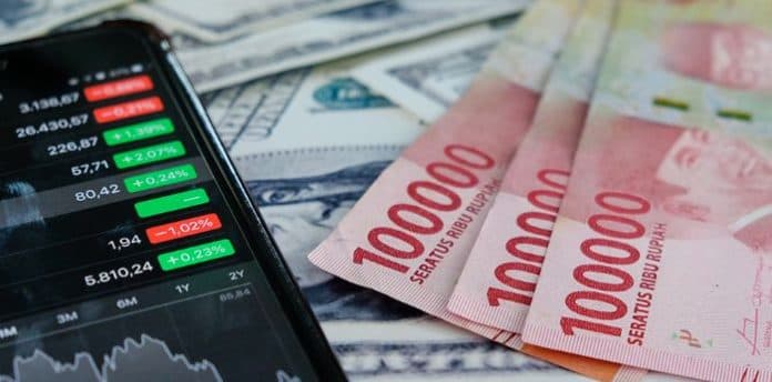 rupiah_dekati_15900_per_us_dolar_ihsg_juga_terseret_melemah