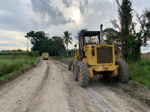 rusak_parah_jalan_nagori_bahalgajah_mulai_diperbaiki