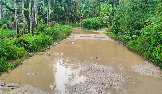 rusak_parah_jalan_sidikalang_parongil_spp_berubah_bagai_kolam_ikan