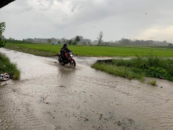 rusak_parah_jalan_utama_nagori_bahal_gajah_sidamanik_dibangun_tahun_ini