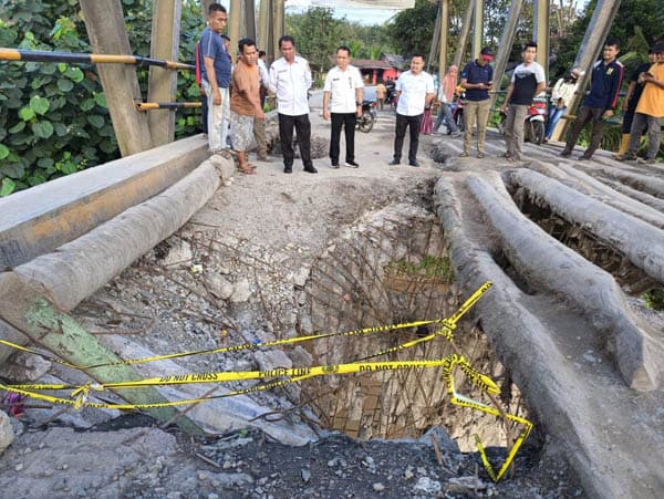 rusak_parah_jembatan_desa_pulo_tagor_tak_kunjung_diperbaiki