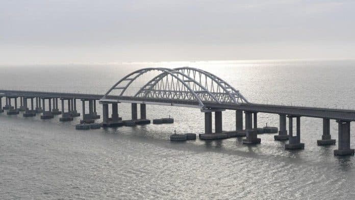 rusia_jatuhkan_28_drone_di_atas_jembatan_crimea