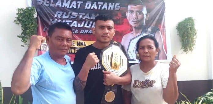 rustam_hutajulu_latihan_tinju_dengan_sang_paman_sebelum_ke_mma