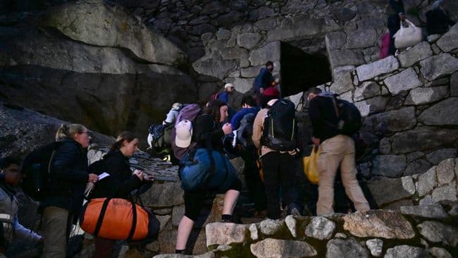 rusuh_400_turis_terdampar_di_machu_picchu_peru
