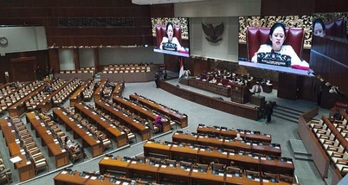 ruu_polri_tni_dan_kementerian_disahkan_jadi_usul_inisiatif_dpr