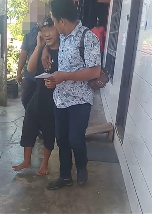 saat_bagi_uang_warga_tangkap_tim_sukses_caleg_di_sibolga