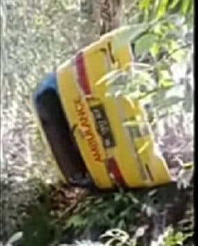 saat_bawa_pasien_mobil_ambulan_rs_metta_medika_sidimpuan_masuk_jurang_di_simalungun