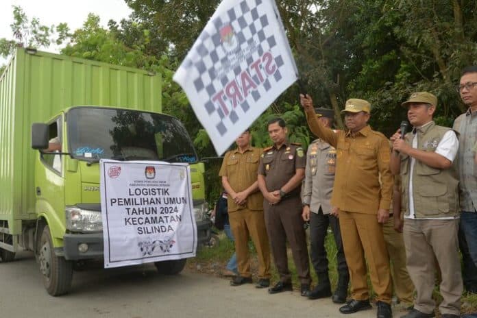 saat_lepas_logistik_pemilu_bupati_sergai_ajak_petugas_jaga_kesehatan