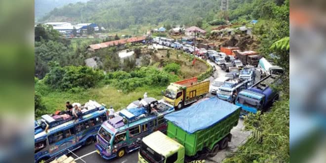 saat_libur_natal_dan_tahun_baru_truk_barang_dilarang_lewat_jalur_medan_berastagi