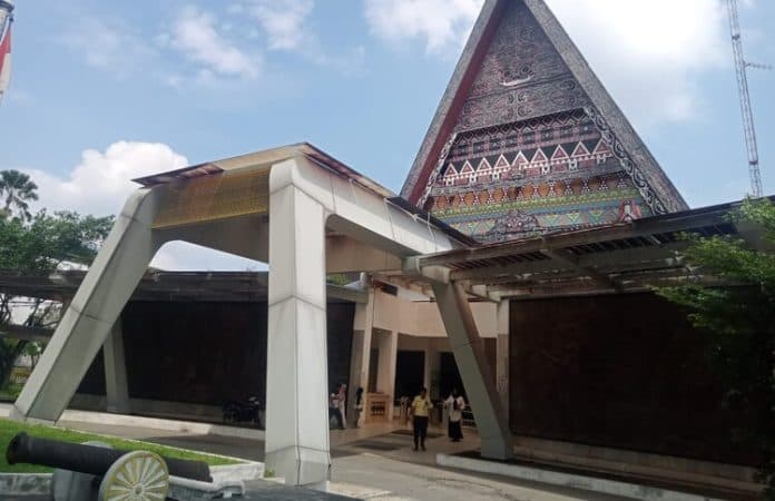 saat_libur_sekolah_banyak_orang_tua_bawa_anak_berwisata_dan_rekreasi