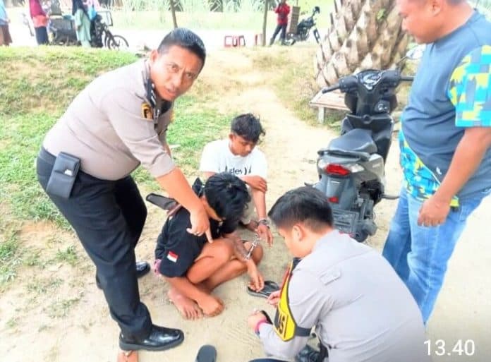 saat_menunggu_pelanggan_2_pengedar_sabu_asal_simalungun_diringkus