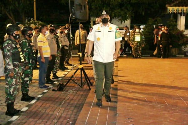 saat_patroli_ppkm_wali_kota_medan_ingatkan_petugas_bersikap_humanis_namun_tetap_tegas