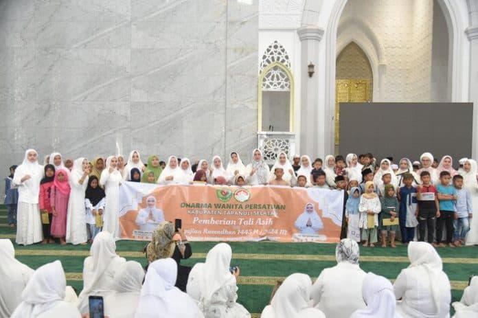 saat_pengajian_bersama_dharma_wanita_persatuan_tapsel_santuni_yatim