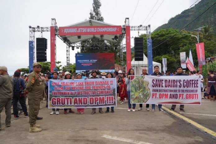 saat_perhelatan_aquabike_warga_unjuk_rasa_minta_bupati_dairi_mengusir_perusahaan_perusak_danau