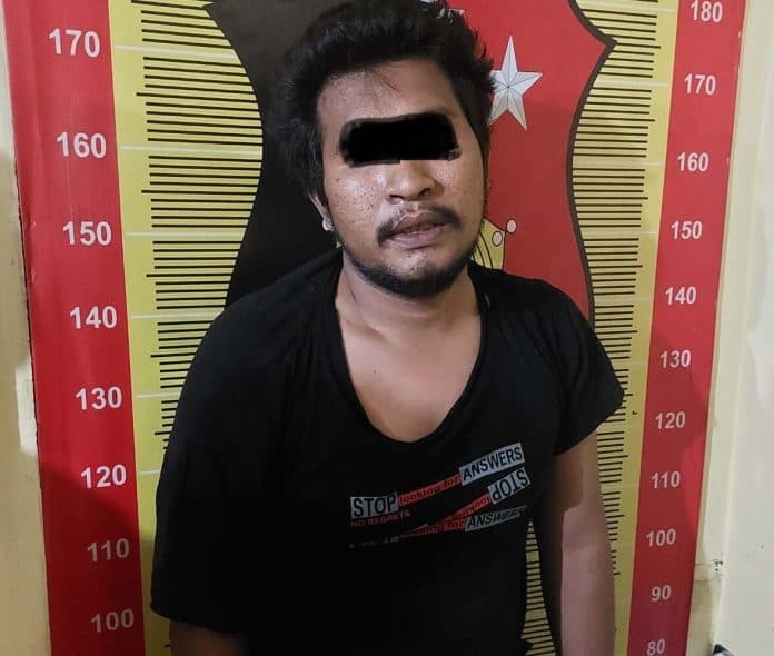 sadis_anak_kandung_aniaya_kedua_orang_tuanya