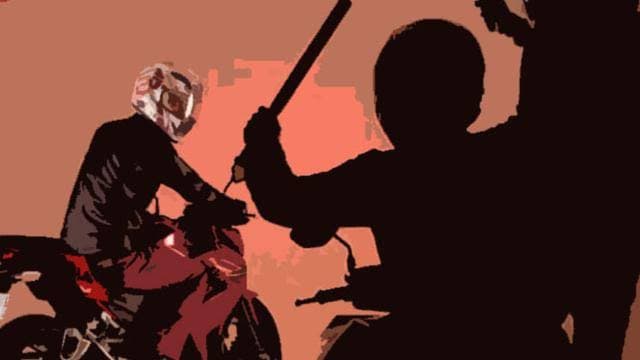 sadis_tiga_pemuda_dibegal_di_jalan_s_parman_medan_sepedamotor_dan_hp_dibawa_kabur