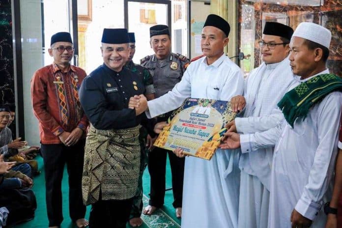safari_jumat_di_medan_labuhan_pemko_medan_hadirkan_layanan_tes_kesehatan_dan_adminduk