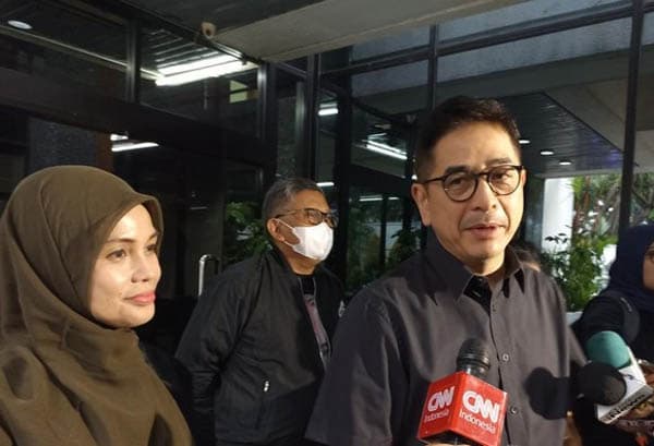 safari_politik_siti_atiqoh_ganjar_ke_jabar_hingga_diy_kunjungi_pesantren_umkm