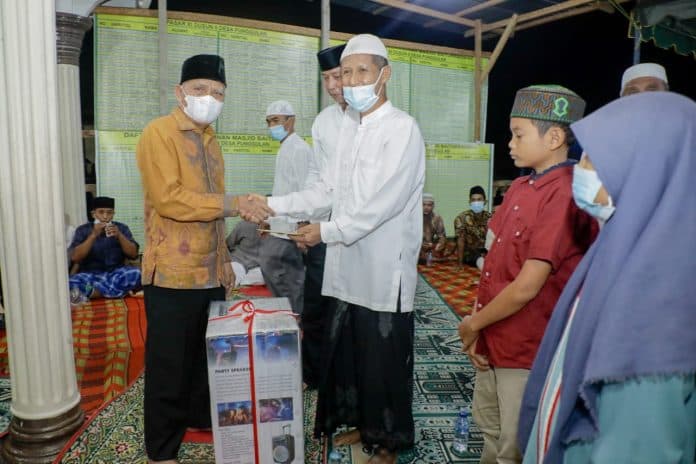 safari_ramadhan_hari_ke_iii_bupati_asahan_kunjungi_masjid_baiturrahman_dusun_ii_desa_punggulan