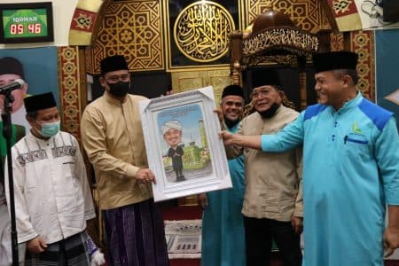 safari_subuh_di_mesjid_asy_syafiiyah_bobby_nasution_ajak_masyarakat_kembangkan_mesjid_mandiri