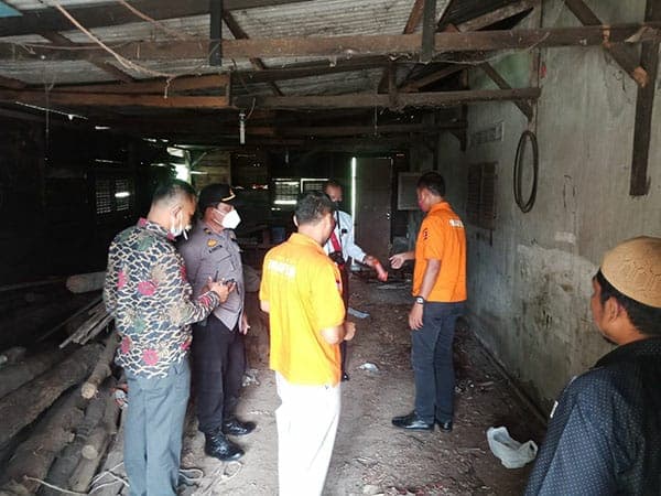 sakit_tidak_kunjung_sembuh_aho_gantung_diri_di_gudang_sebelah_rumah