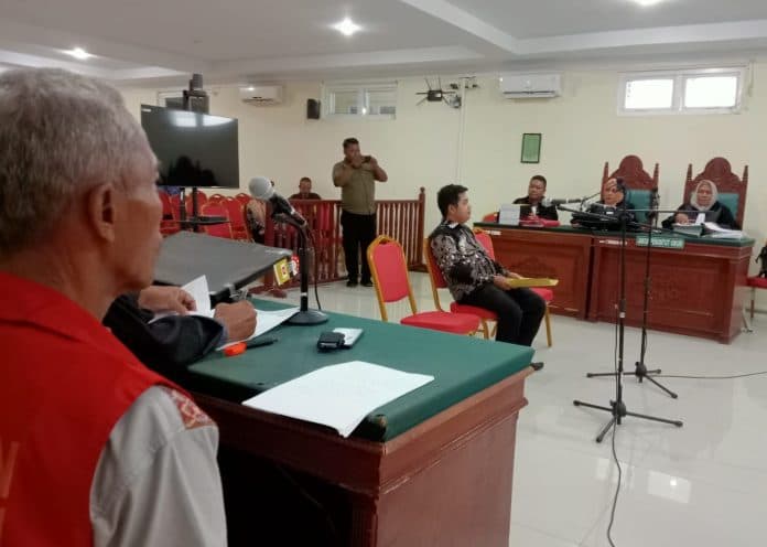 saksi_menolak_hadir_sidang_tertunda_beberapa_jam