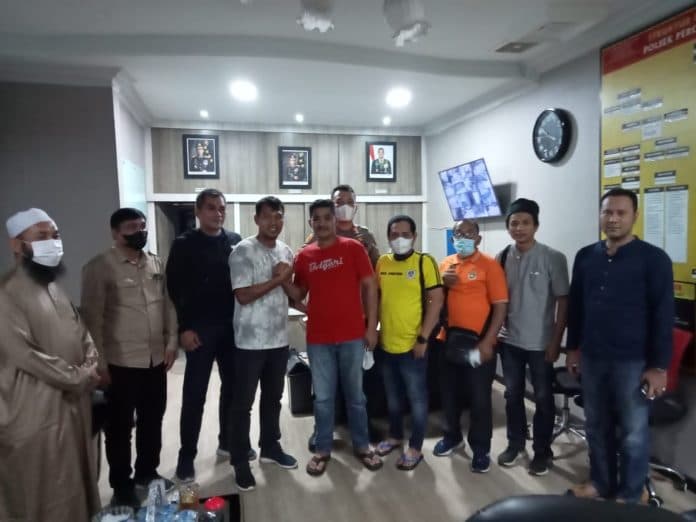 saktiawan_sinaga_minta_maaf_ke_penonton_yang_ditendangnya