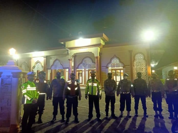 salat_tarawih_pertama_polisi_di_tebing_tinggi_gelar_pengamanan_skala_besar