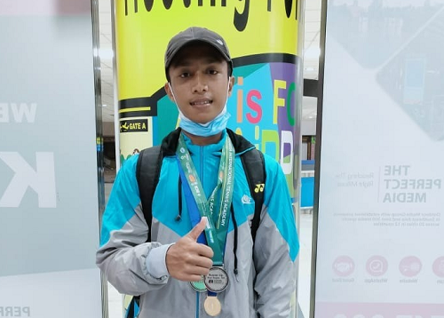 salut_pelajar_asal_siantar_raih_juara_cbr_tennis_championship_2022