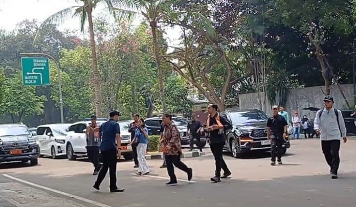 sambangi_kediaman_prabowo_pramono_bungkam_pacul_angkat_bicara