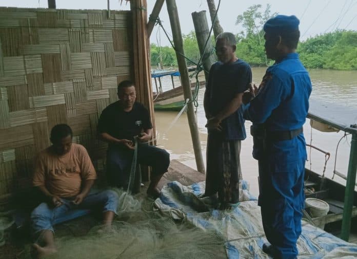 sambangi_nelayan_begini_imbauan_sat_polair_polres_sergai