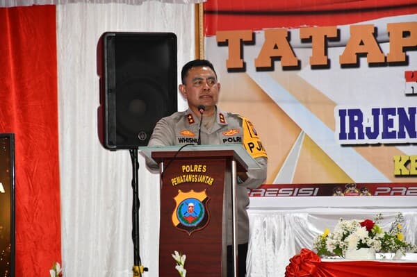 sambangi_polres_siantar_kapolda_sumut_minta_anggota_tak_bergesekan_dengan_tni