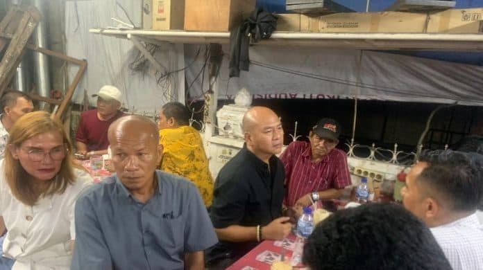 sambangi_warkop_jurnalis_nikson_nababan_komitmen_sejahterakan_warga_sumut