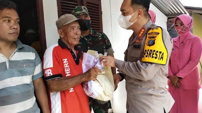sambut_hut_bhayangkara_ke_76_polda_sumut_perbaiki_rumah_warga_lubuk_pakam