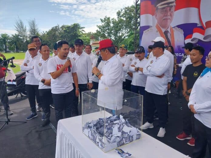 sambut_hut_korpri_ke_52_handi_akbar_dapat_hadiah_umroh_dari_plt_bupati_deli_serdang
