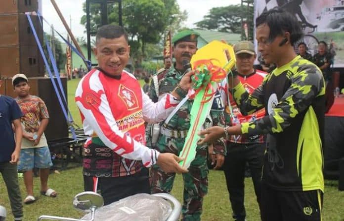 sambut_hut_tni_ke_77_kodim_0212tapsel_gelar_sepeda_santai