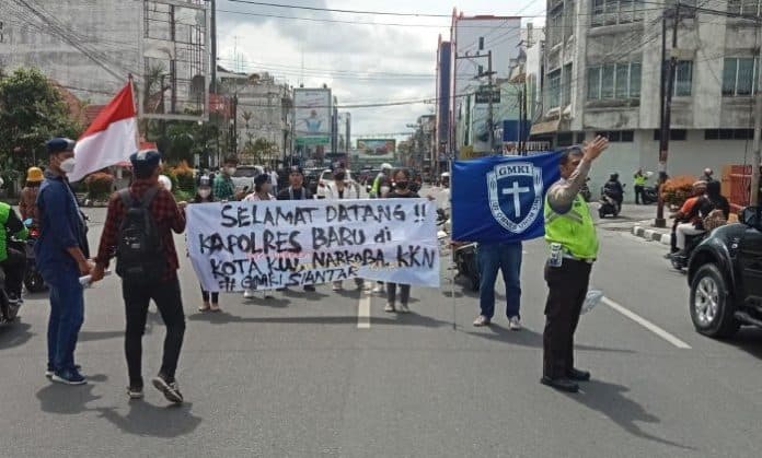 sambut_kapolres_siantar_baru_massa_gmki_gelar_aksi_turun_ke_jalan_ini_9_tuntutannya