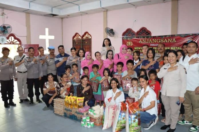 sambut_natal_2024_polres_tapteng_berbagi_ke_panti_asuhan