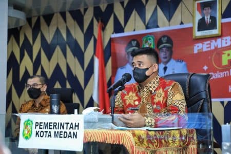 sambut_nataru_wali_kota_medan_buka_pasar_murah