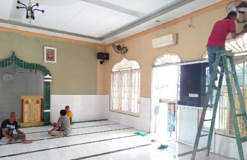 sambut_ramadhan_warga_gotong_royong_bersihkan_mesjid_al_hidayah_bsp_lubuk_pakam