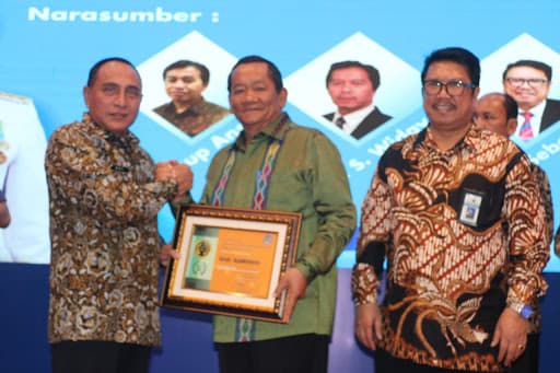 samosir_raih_penghargaan_pembangunan_daerah_2020