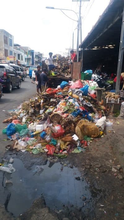 sampah_di_kawasan_pasar_horas_makin_menumpuk_dirum_pd_phj_siantar_sudah_diangkut