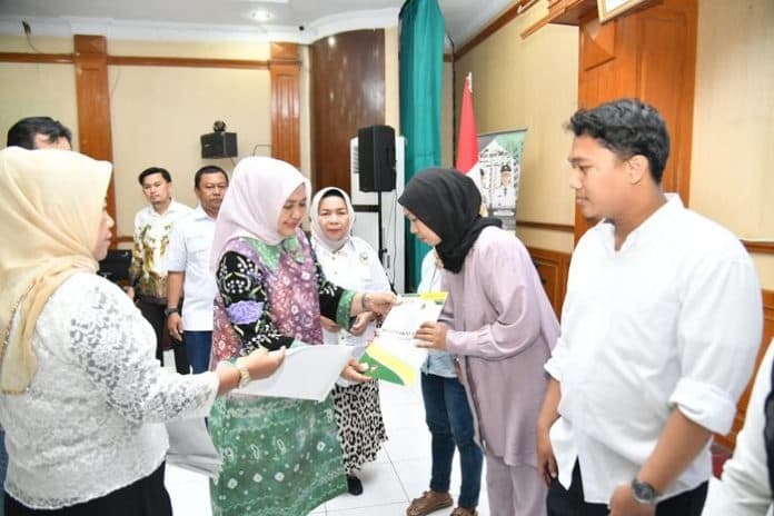 sampah_masalah_dunia_nawal_lubis_sumut_jadi_percontohan_pengelolaan_sampah_plastik