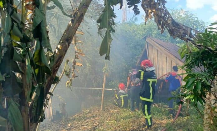 sampah_terbakar_di_banjar_buat_heboh_4_mobil_damkar_siantar_diturunkan