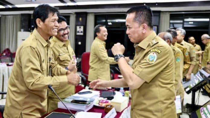 sampaikan_laporan_kinerja_ini_hasil_penilaian_kemendagri_terhadap_agus_fatoni