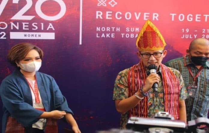 sandiaga_uno_w20_momentum_promosikan_danau_toba