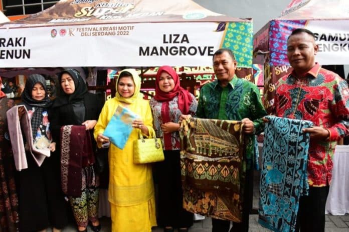 sandiago_uno_apresiasi_festival_kreasi_motif_deli_serdang