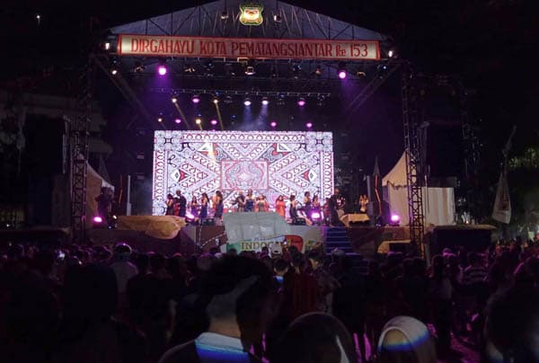 sanggar_budaya_rayantara_dan_ros_sitanggang_guncang_pesta_rakyat_perayaan_hut_kota_siantar_ke_153