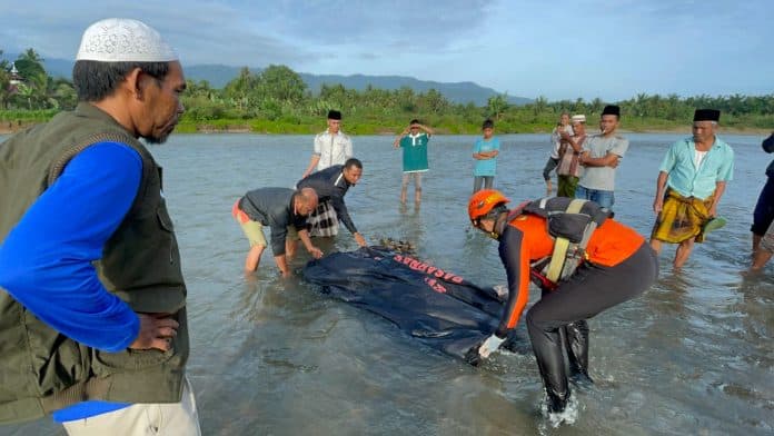 santri_asal_riau_yang_hanyut_di_aek_singolot_madina_ditemukan_meninggal_dunia